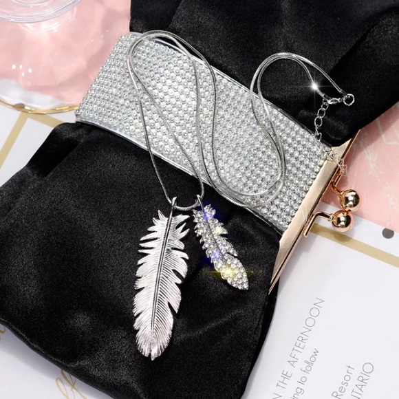 Jewelry - Silver Long Feather 🪶 Necklace